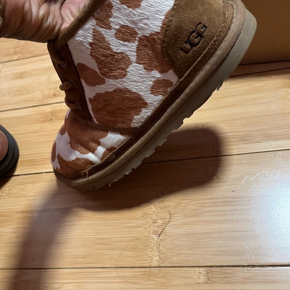 Size 10 uggs animal print - Picture 3 of 6
